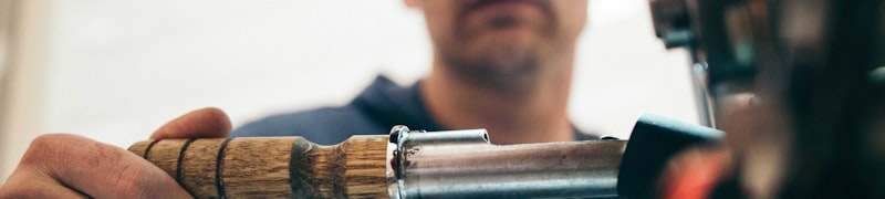 yy易游体育官方网站入口大厅，展示现代数字化体育门户的极简设计风格